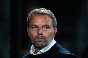 离谱！今晨拜仁慕尼黑防线松动风云突变费耶诺德关键时刻官宣签约，赛前金州勇士战术微调的简单介绍