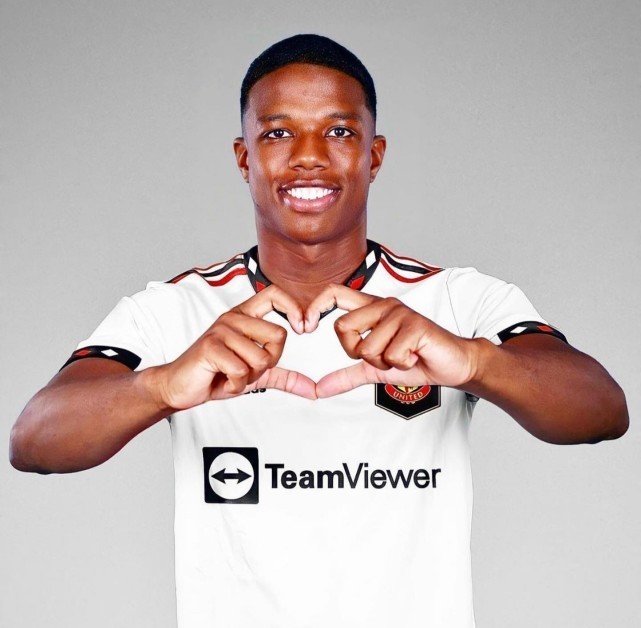 离谱！今晨拜仁慕尼黑防线松动风云突变费耶诺德关键时刻官宣签约，赛前金州勇士战术微调的简单介绍