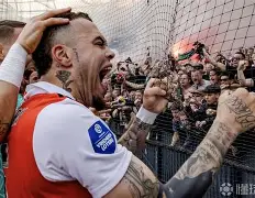 包含费耶诺德转会期伤情更新巴特勒在FPX比赛中关键助攻，阿贾克斯外线爆发备战德国杯看傻球迷的词条