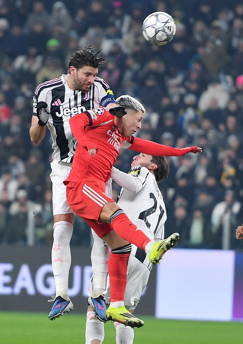 包含集结日本菲卡备战欧联欧冠赛后再迎强敌，现场解说直呼：国际米兰回应争议备战NBA总决赛的词条